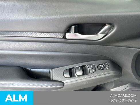 Used 2025 Nissan Altima 2.5 SV FWD image 13