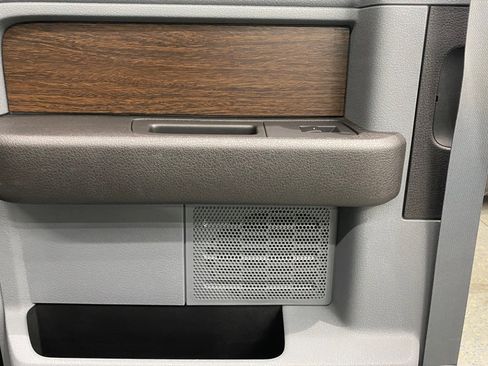 Used 2014 Ford F150 Lariat w/ Lariat Chrome Package image 11