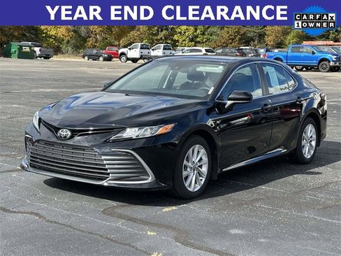 Used 2023 Toyota Camry LE image 7
