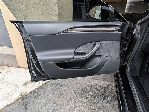 Used 2022 Tesla Model S AWD image 18