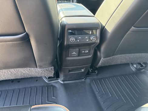 Used 2022 GMC Acadia AT4 w/ Technology Package image 14