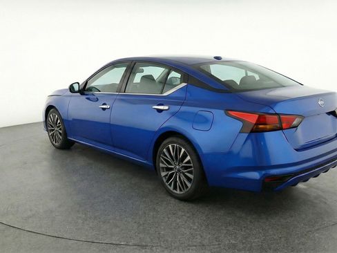 Used 2025 Nissan Altima 2.5 SV FWD image 6