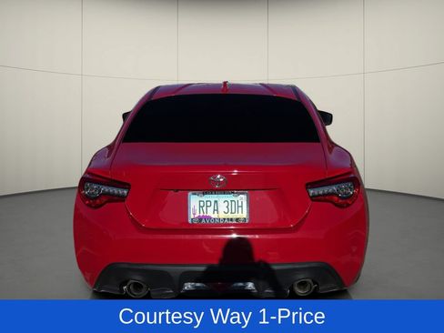 Used 2020 Toyota 86 RWD image 8