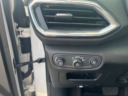 Used 2021 Chevrolet TrailBlazer LT w/ Convenience Package FWD image 11