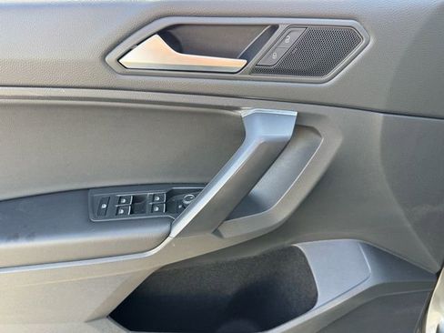 Certified 2021 Volkswagen Tiguan SE R-Line image 9