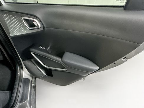 Used 2025 Kia Soul LX w/ LX Technology Package FWD image 28