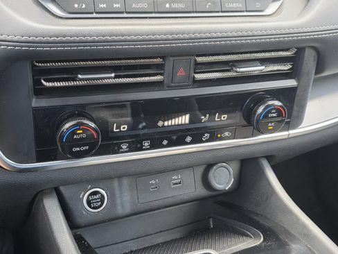 Used 2023 Nissan Rogue SV FWD image 15
