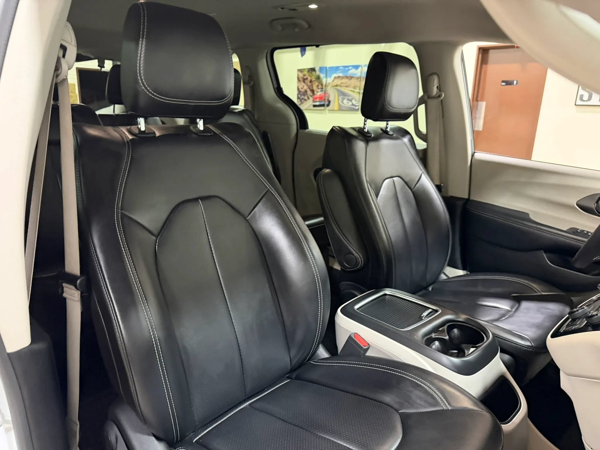 Used 2023 Chrysler Pacifica Touring-L FWD image 39
