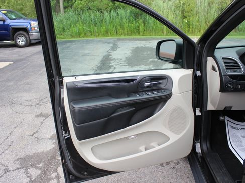 Used 2017 Dodge Grand Caravan SXT FWD image 14