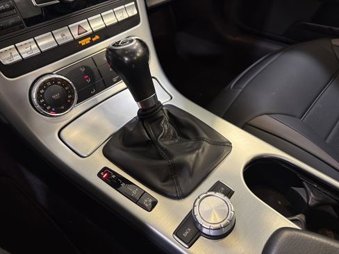 Used 2015 Mercedes-Benz SLK 250 image 17