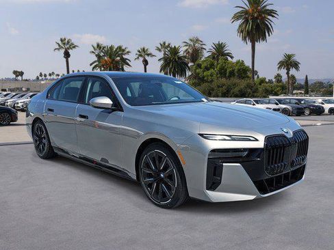 New 2025 BMW i7 xDrive60 image 3