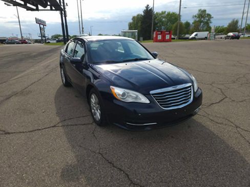 Used 2013 Chrysler 200 LX FWD image 2