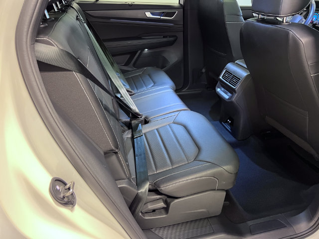 Certified 2025 Volkswagen Atlas Cross Sport SEL R-Line AWD/4WD image 13