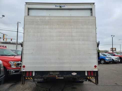 Used 2018 Chevrolet Express 4500 Extended w/ Driver Convenience Package image 22