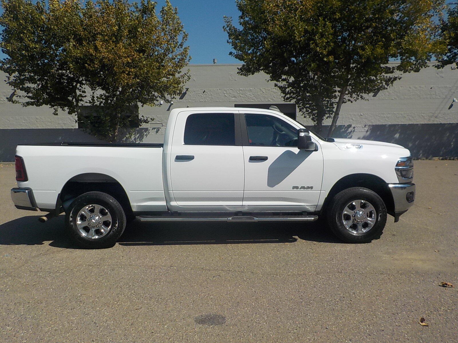 Used 2025 RAM 2500 Big Horn AWD/4WD image 3