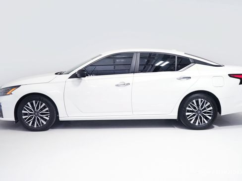 Used 2025 Nissan Altima 2.5 SV FWD image 4