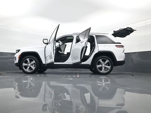 Used 2022 Jeep Grand Cherokee Limited w/ Trailer Tow Prep Group (B) image 34