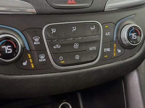 Used 2020 Chevrolet Equinox LT image 18