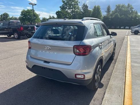 Used 2026 Hyundai Venue SEL FWD image 5