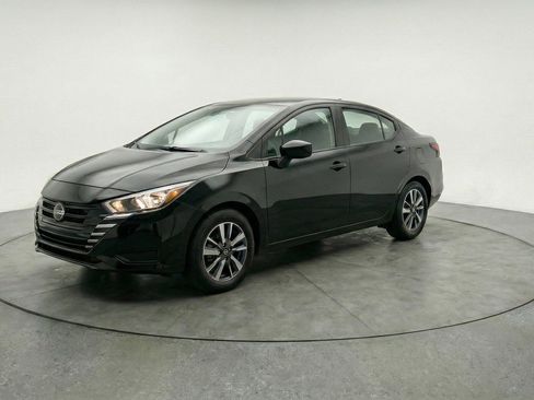 Used 2025 Nissan Versa SV FWD image 3