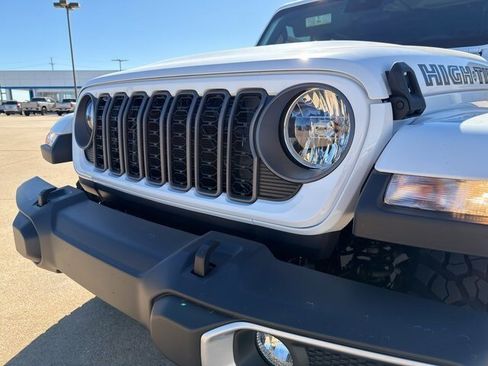 New 2025 Jeep Gladiator Sport image 6