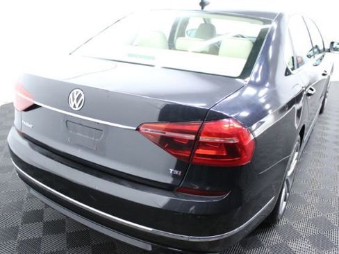 Used 2017 Volkswagen Passat 1.8T R-Line image 6