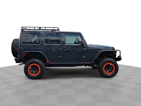 Used 2016 Jeep Wrangler Unlimited Rubicon w/ Connectivity Group AWD/4WD image 9