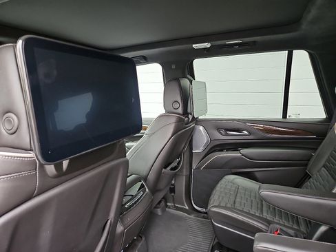 Certified 2024 Cadillac Escalade Premium Luxury Platinum w/ Heavy-Duty Trailer Package image 6