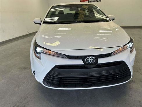 Certified 2025 Toyota Corolla LE FWD image 8