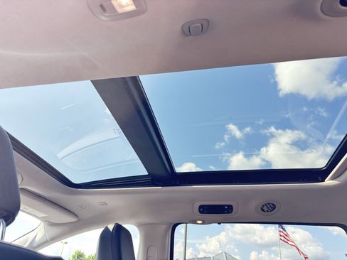 Used 2022 Chrysler Pacifica Limited image 23