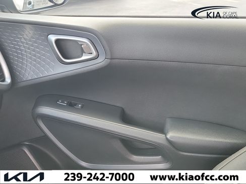 Used 2020 Kia Soul S FWD image 29