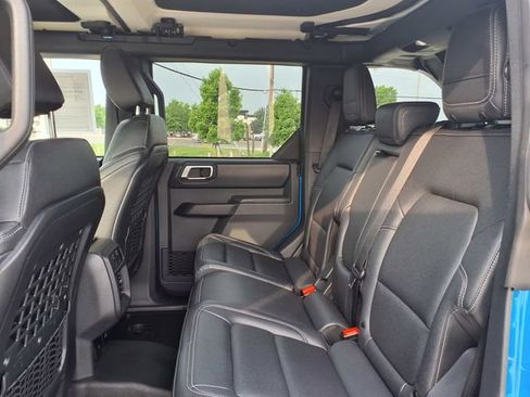 Used 2025 Ford Bronco Badlands AWD/4WD image 18