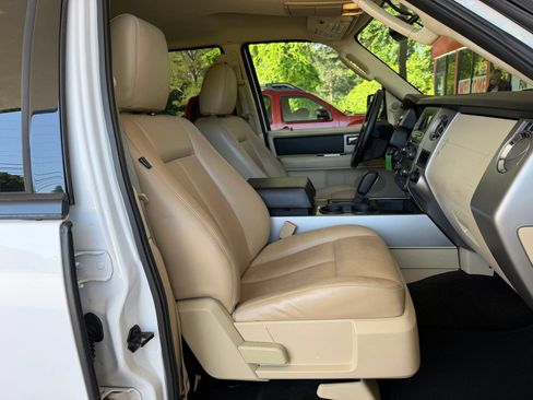 Used 2016 Ford Expedition XLT RWD image 10