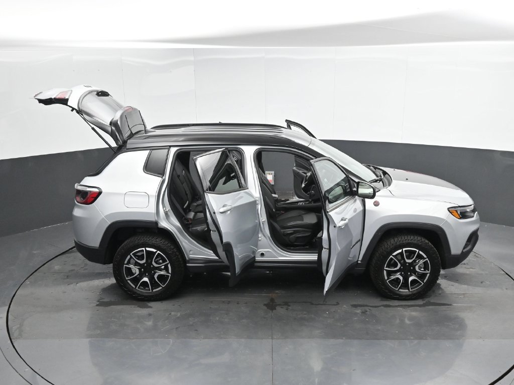 Used 2024 Jeep Compass Trailhawk AWD/4WD image 54