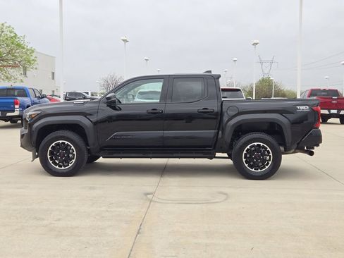 Used 2025 Toyota Tacoma TRD Off-Road w/ TRD Off Road Upgrade Package AWD/4WD image 4