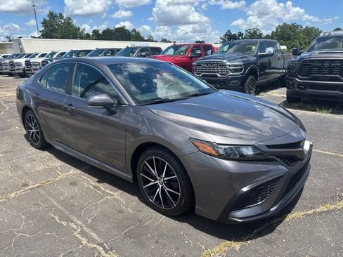 Used 2023 Toyota Camry SE FWD image 1