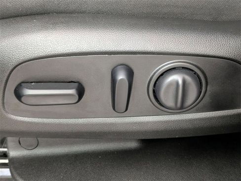 Used 2021 Chevrolet Equinox LT image 11