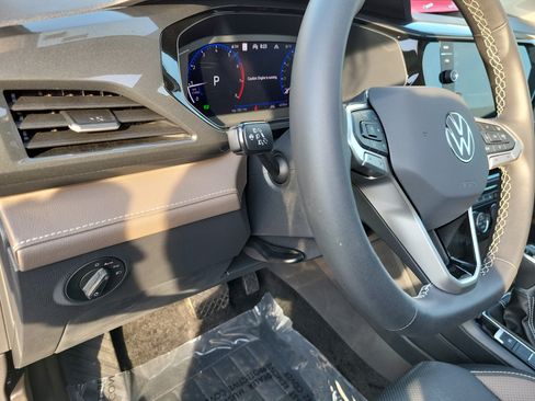 Used 2024 Volkswagen Taos SEL AWD/4WD image 24