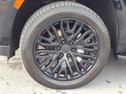 Used 2023 GMC Yukon SLT image 10