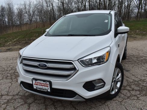 Used 2019 Ford Escape SE image 12