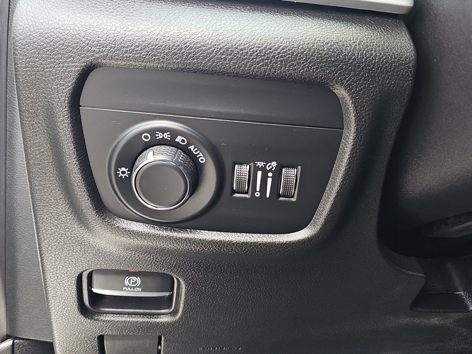 Used 2022 Jeep Grand Cherokee Altitude AWD/4WD image 26