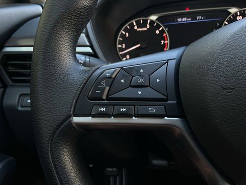 Used 2025 Nissan Altima 2.5 SV FWD image 32