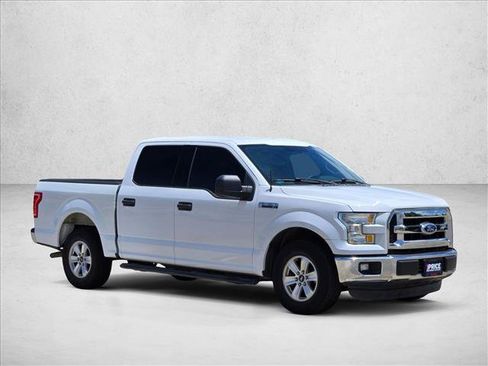 Used 2015 Ford F150 XLT w/ Trailer Tow Package RWD image 3
