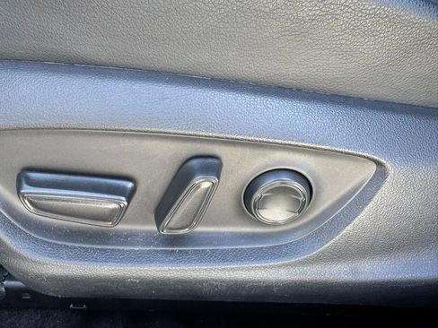 Used 2020 Toyota Camry SE image 12