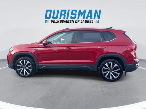 Used 2023 Volkswagen Taos SE w/ Panoramic Sunroof Package FWD image 5