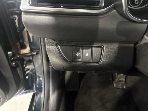 Used 2025 Genesis G70 2.5T RWD image 31