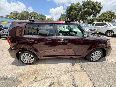 Used 2015 Scion xB FWD image 8