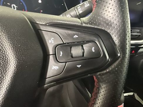 Used 2024 Chevrolet Trax RS w/ Sunroof Package FWD image 17