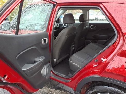 Used 2024 Hyundai Venue SEL image 13