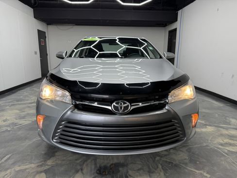 Used 2017 Toyota Camry LE image 7